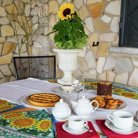 펜션 Elegant Holiday In San Fratello With Private Pool